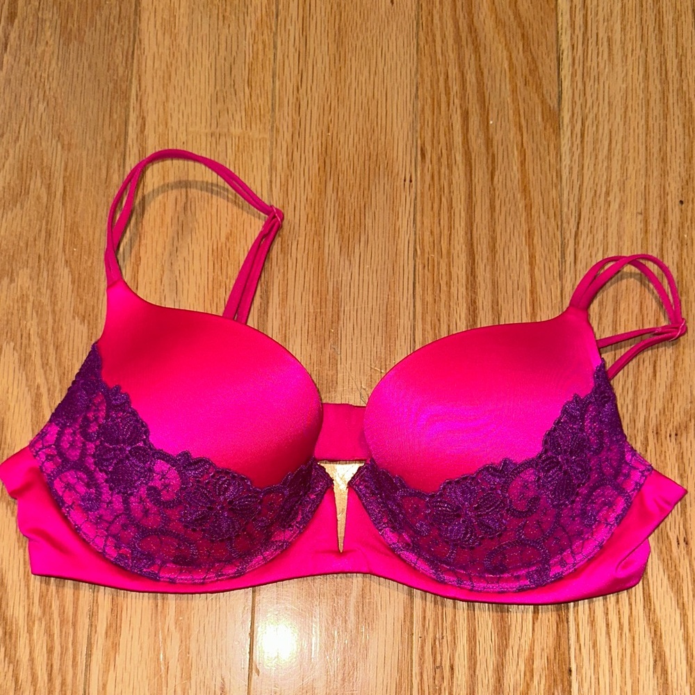 NWOT Victoria’s Secret Elegant Pink & Purple Satin Lace Bra. 34B. Multiway strap